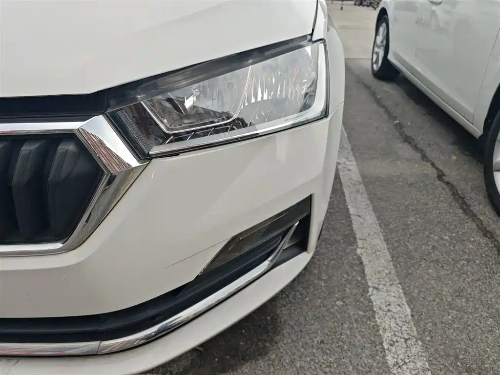 Skoda Rapid Spaceback 2020 — фото 18