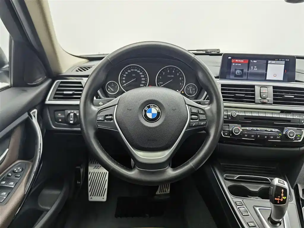 BMW 3 Series 2019 — фото 11