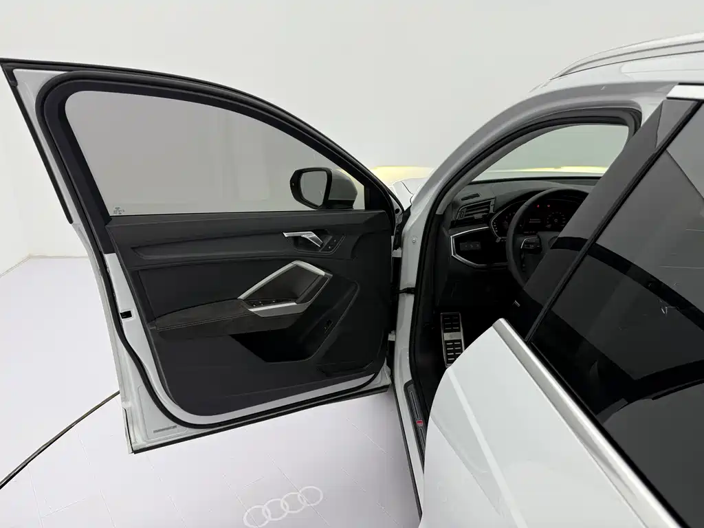 Audi Q3 2021 — фото 22