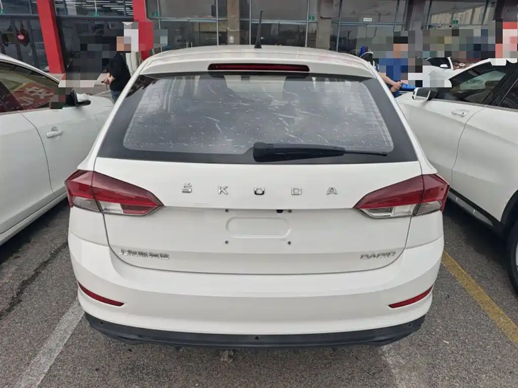 Skoda Rapid Spaceback 2020 — фото 4