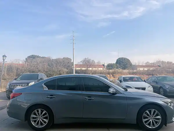 Infiniti Q50 2014