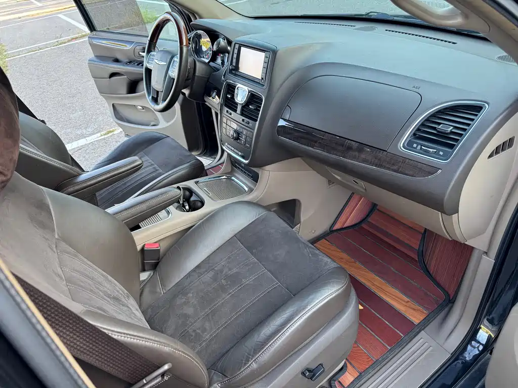 Chrysler Grand Voyager 2014 — фото 15