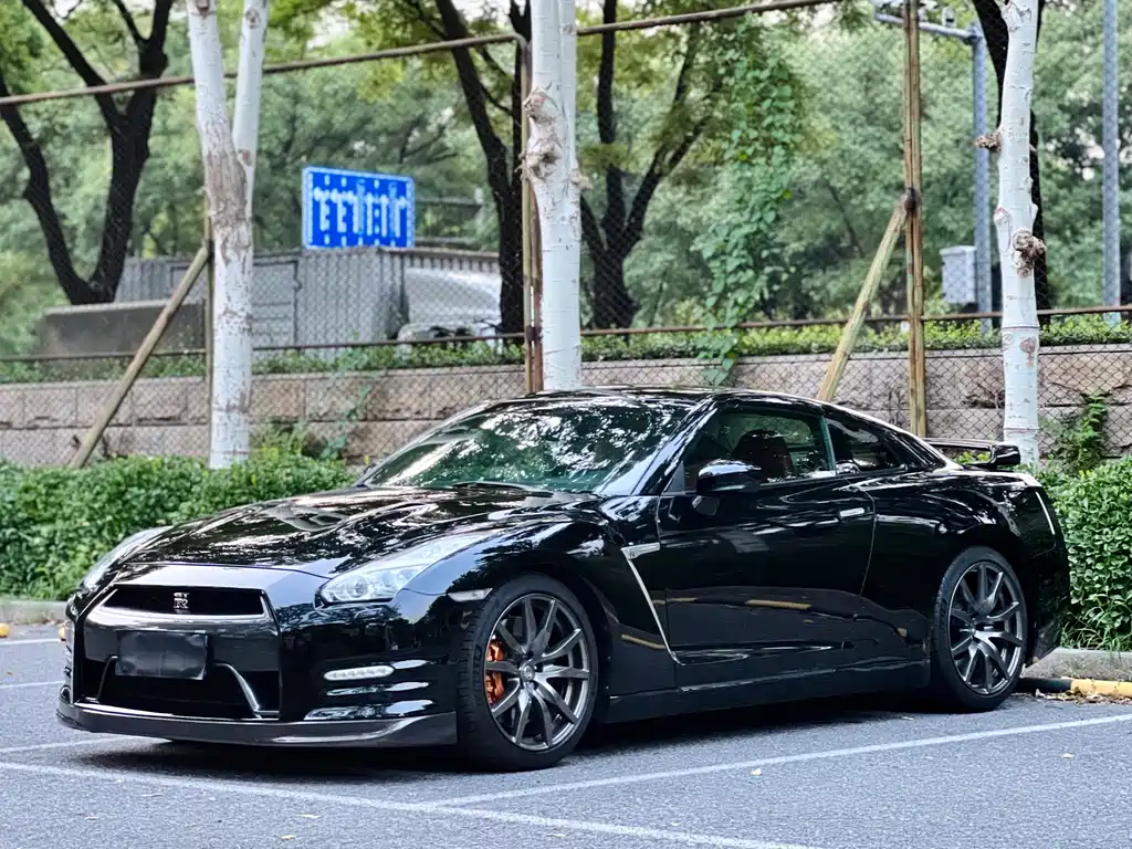 Nissan GT-R 2016 — фото 1