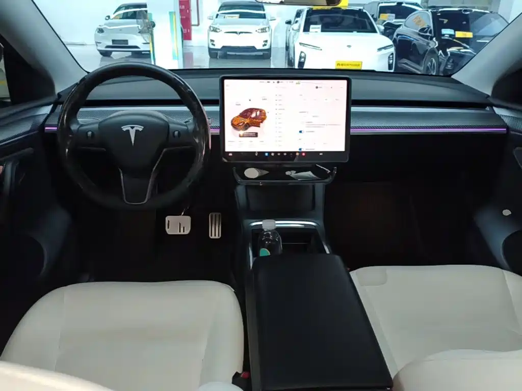 Tesla Model Y 2025 — фото 10