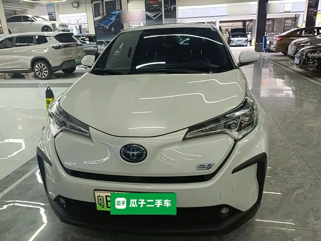 Toyota C-HR EV 2022 — фото 3