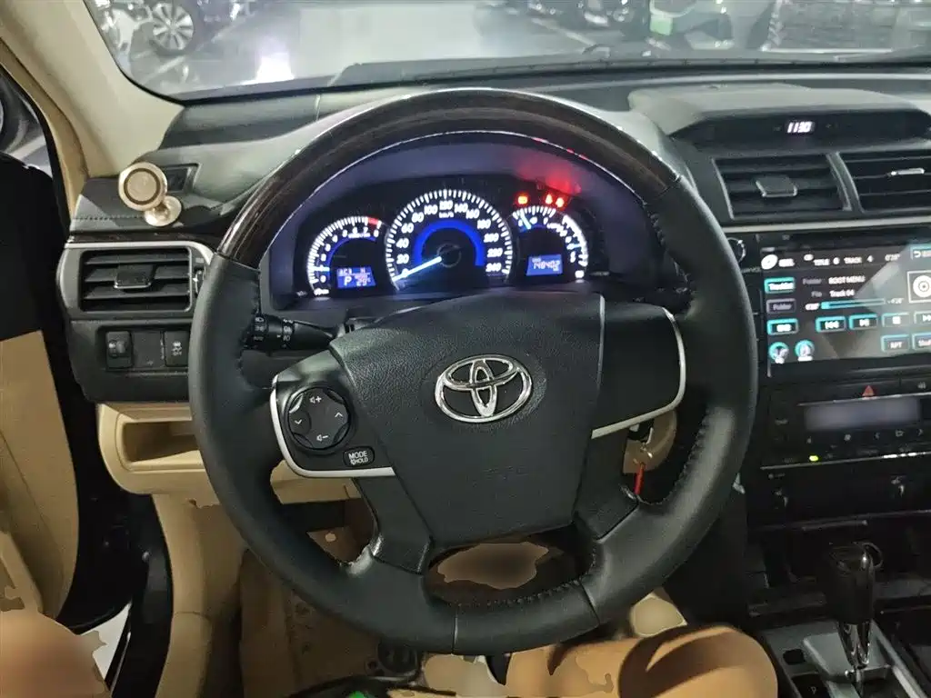 Toyota Camry 2015 — фото 7
