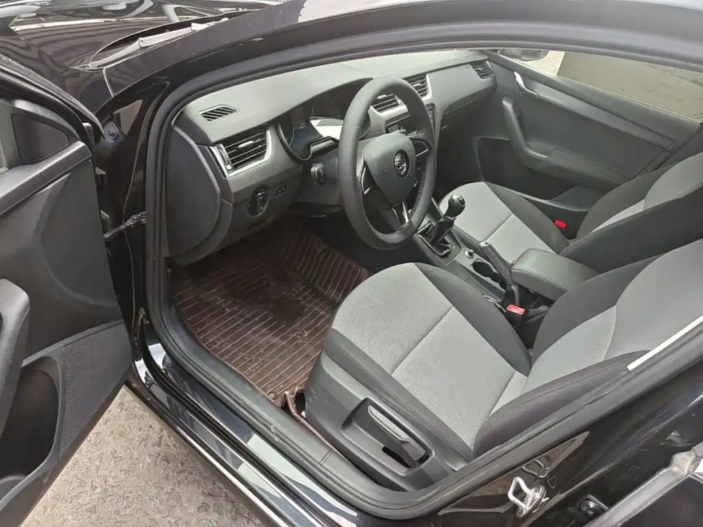 Skoda Octavia 2017 — фото 16