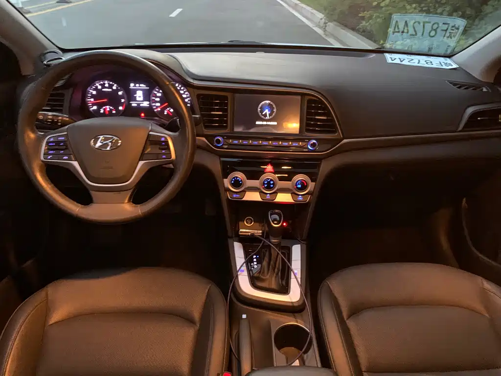 Hyundai Elantra 2019 — фото 8