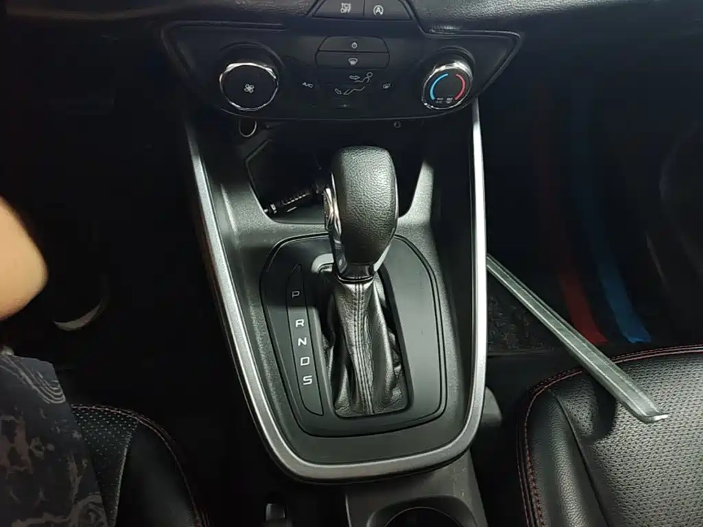 Ford Escort 2019 — фото 14