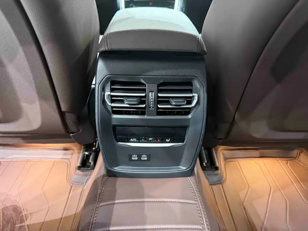 BMW 3 Series 2023 — фото 12