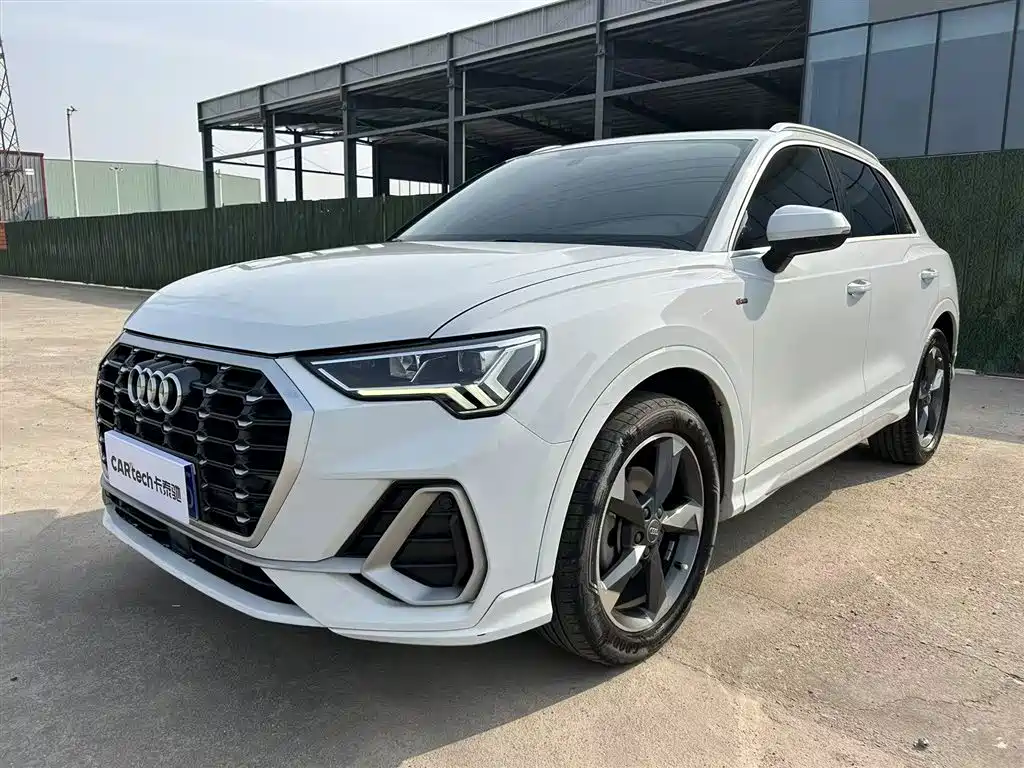Audi Q3 2020 — фото 1