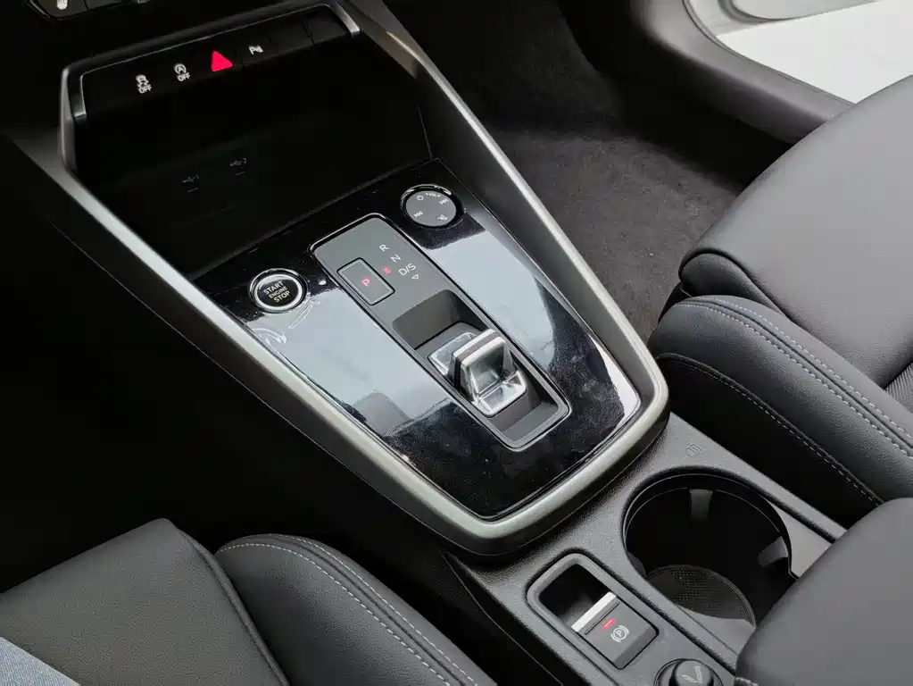 Audi A3 2023 — фото 15