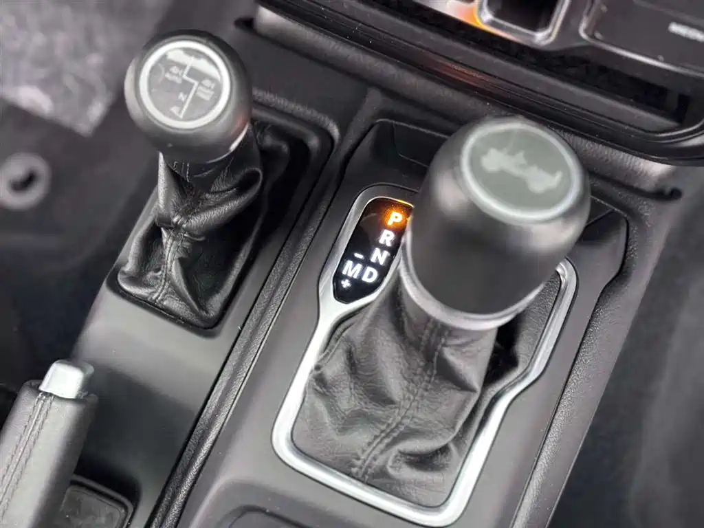 Jeep Wrangler 2023 — фото 18
