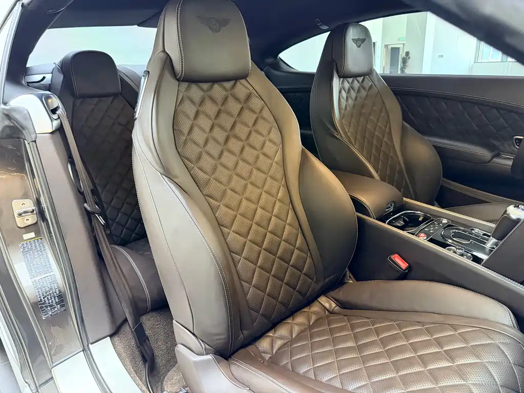 Bentley Continental 2018 — фото 14