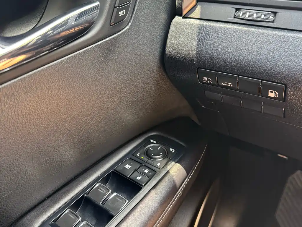 Lexus RX 2019 — фото 17
