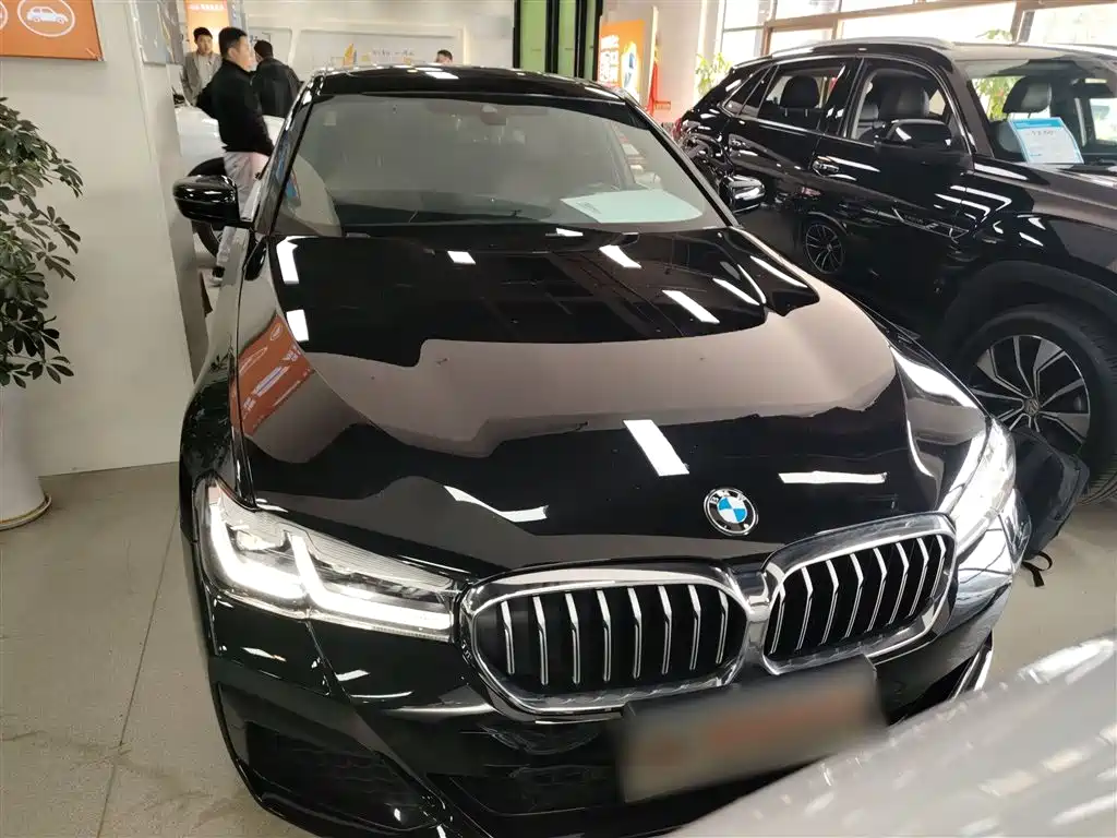 BMW 5 Series 2024 — фото 1