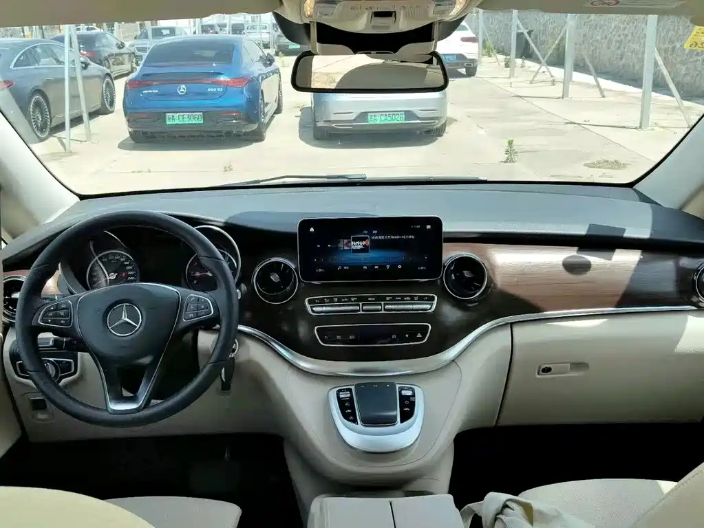 Mercedes-Benz V-Class 2024