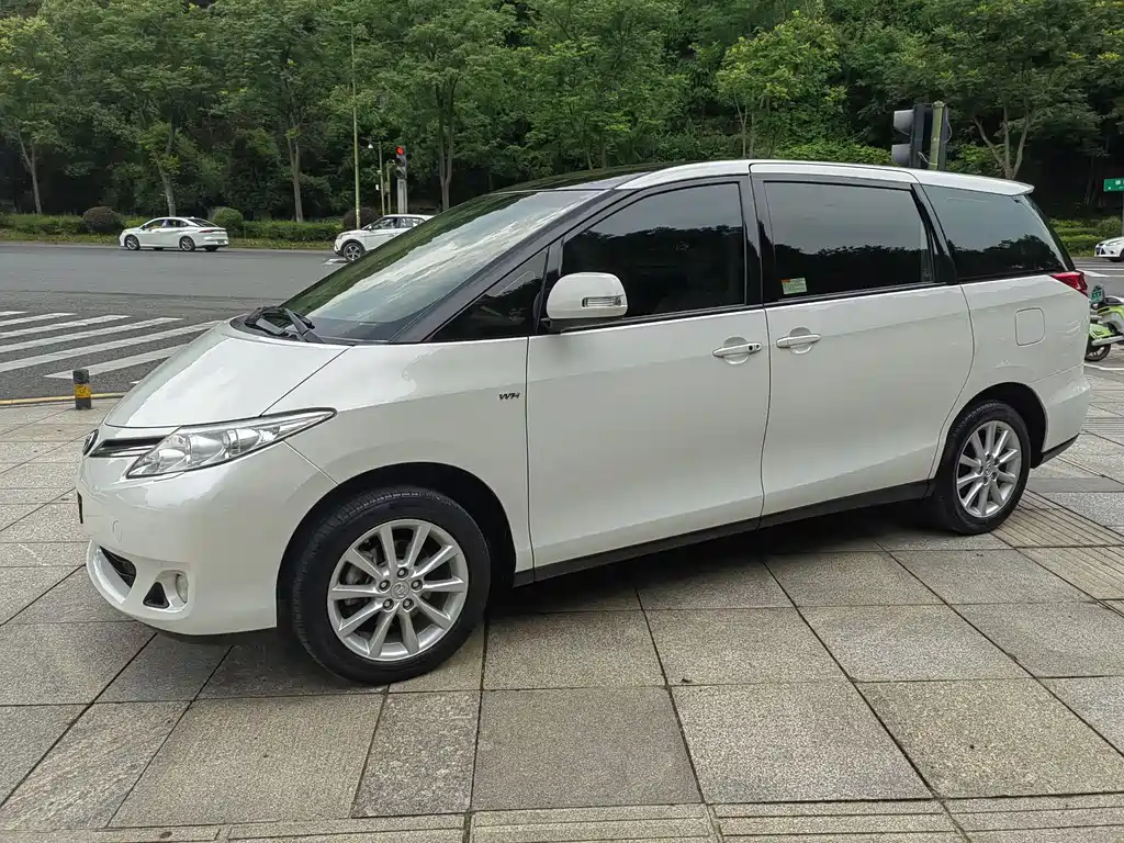 Toyota Previa 2017 — фото 4
