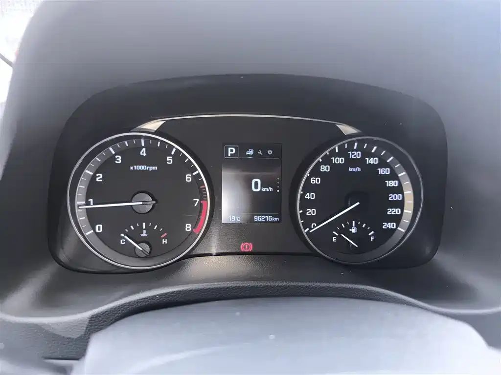 Hyundai Elantra 2018 — фото 8