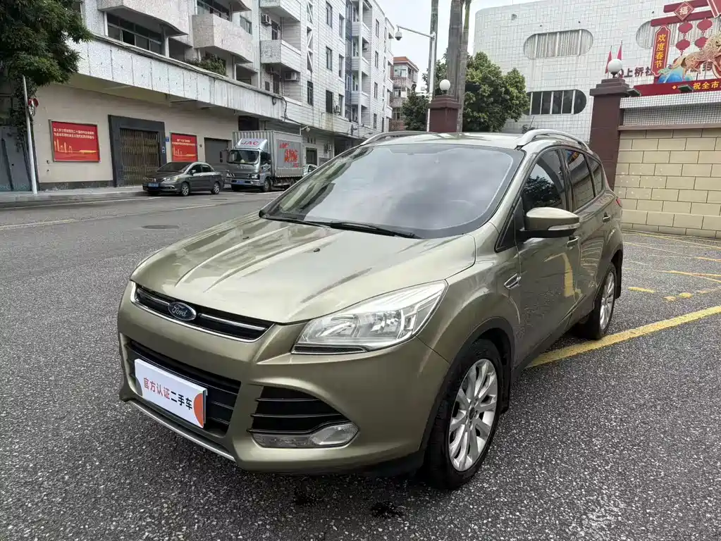 Ford Kuga 2015 — фото 1