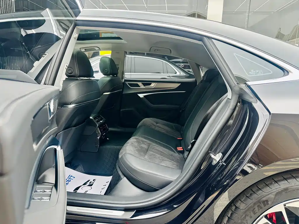 Audi A7L 2025