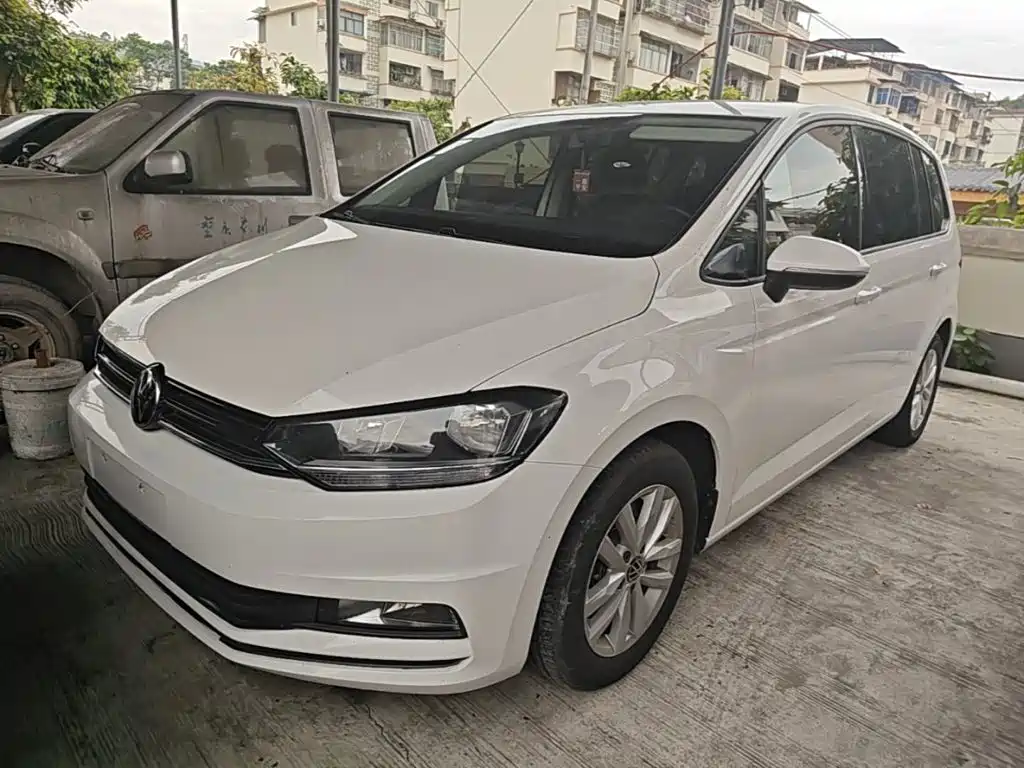Volkswagen Touran 2021 — фото 2