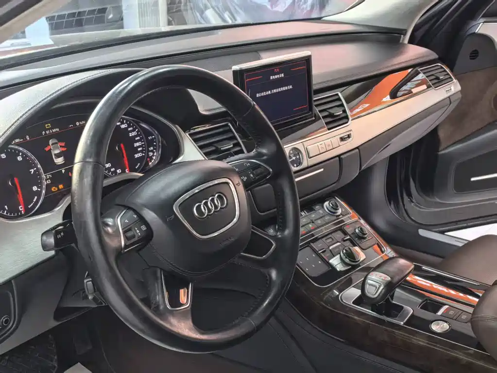 Audi A8 2014 — фото 10