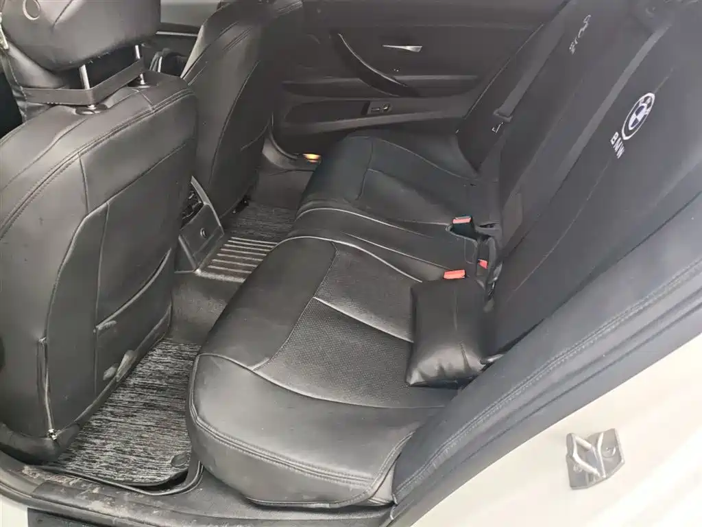 BMW 3 Series 2018 — фото 17