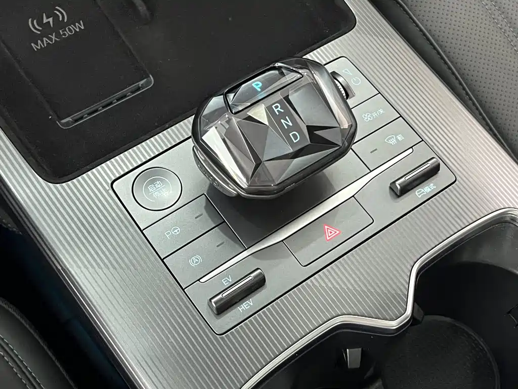 BYD Song L DM-i 2025 — фото 20