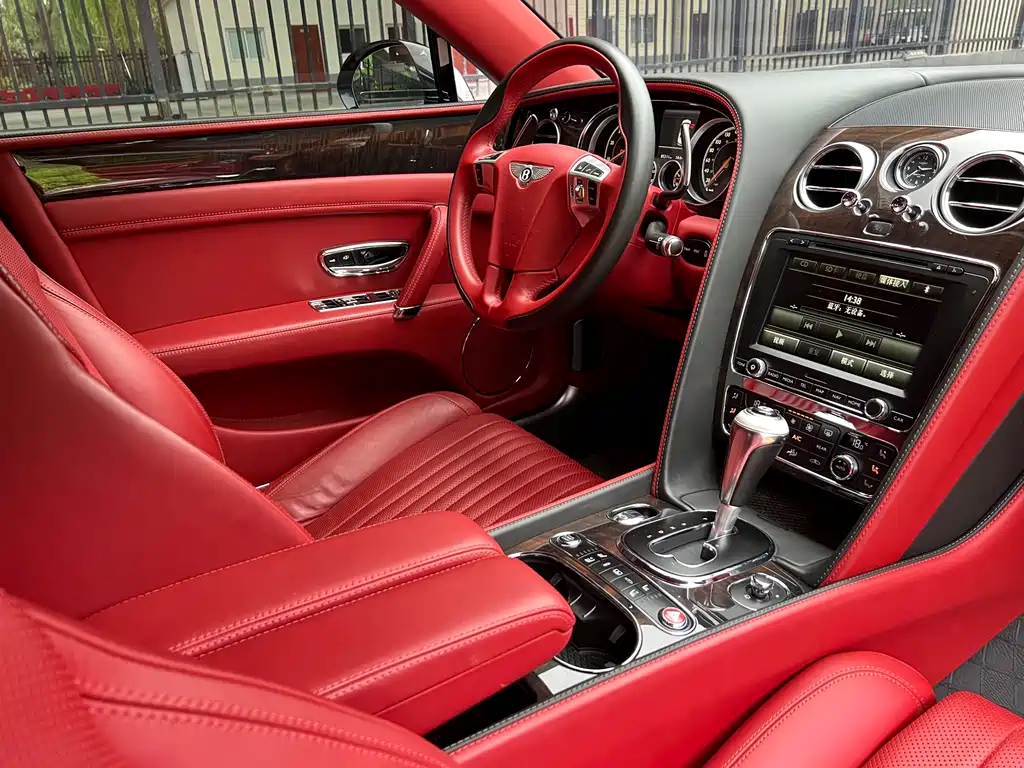 Bentley Flying Spur 2018 — фото 19