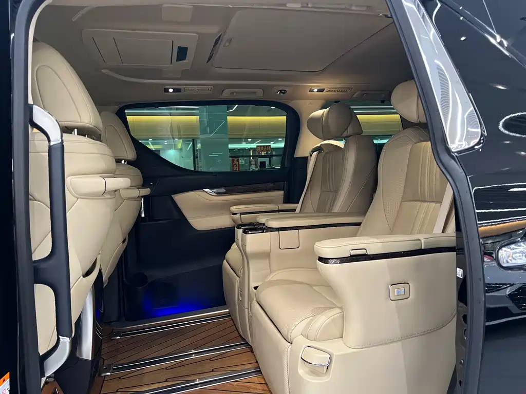 Toyota Alphard 2023 — фото 8