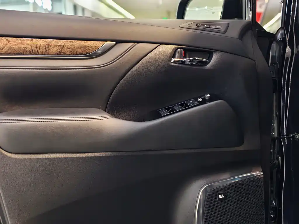 Toyota Vellfire 2021 — фото 25