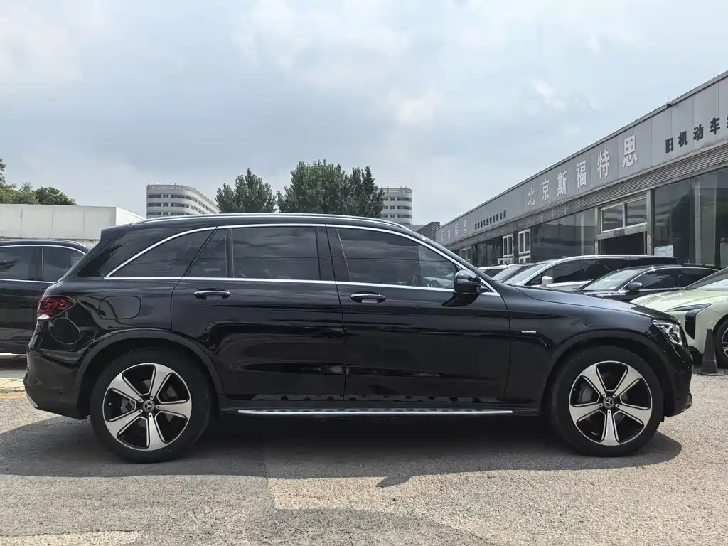 Mercedes-Benz GLC 2023