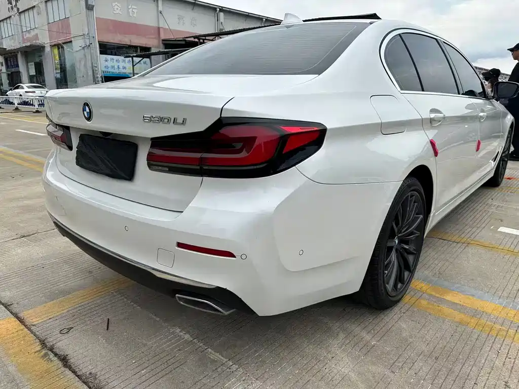 BMW 5 Series 2021 — фото 11
