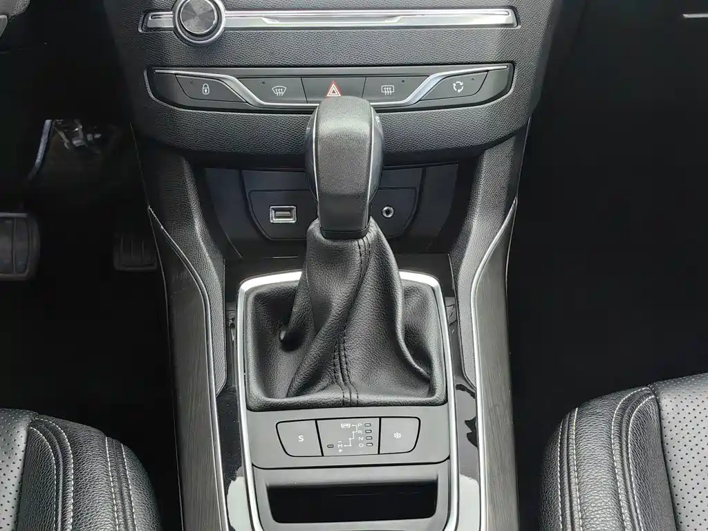 Peugeot 408 2016 — фото 13