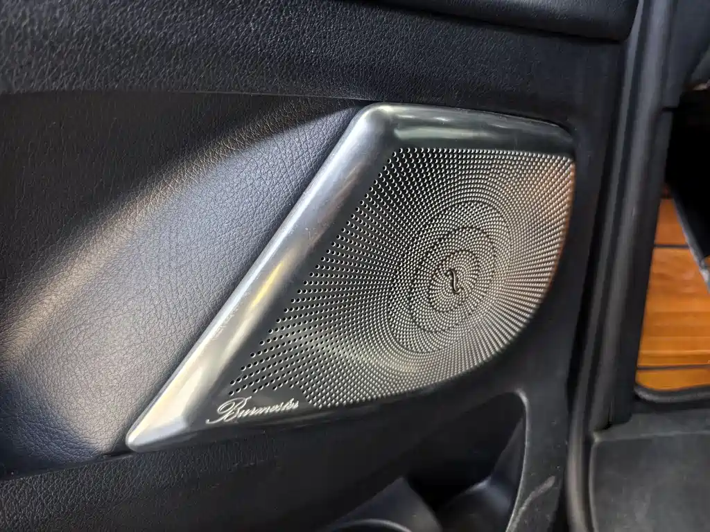 Mercedes-Benz V-Class 2020 — фото 20