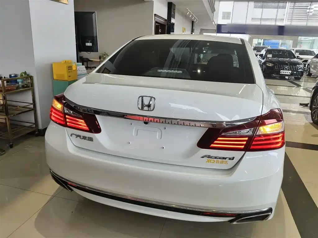 Honda Accord 2016 — фото 4