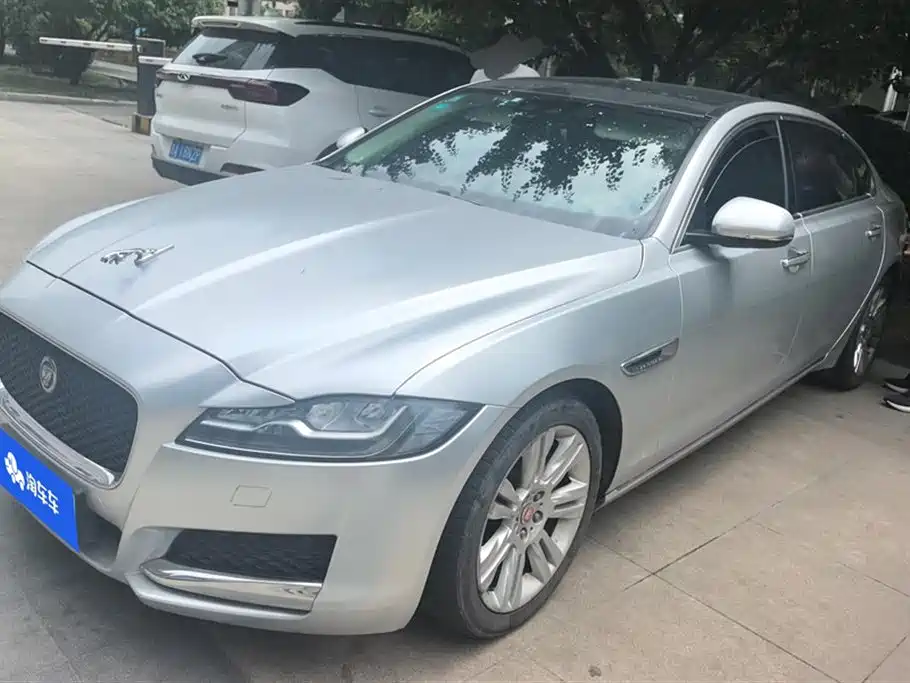 Jaguar XFL 2018 — фото 1