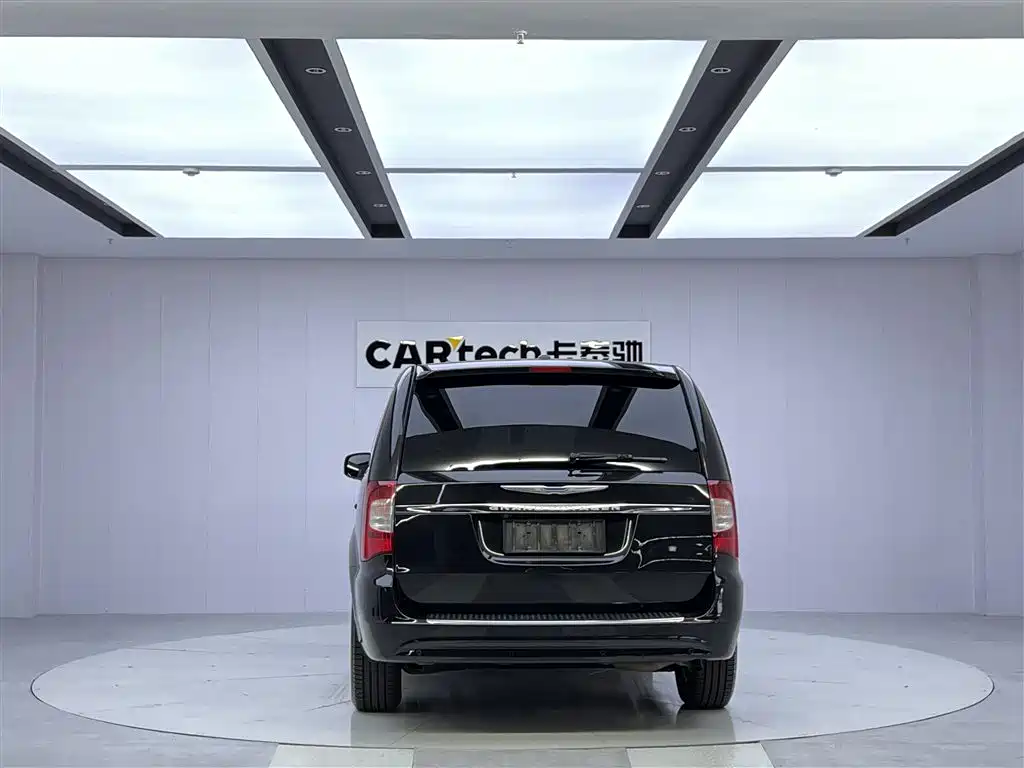 Chrysler Grand Voyager 2015 — фото 3