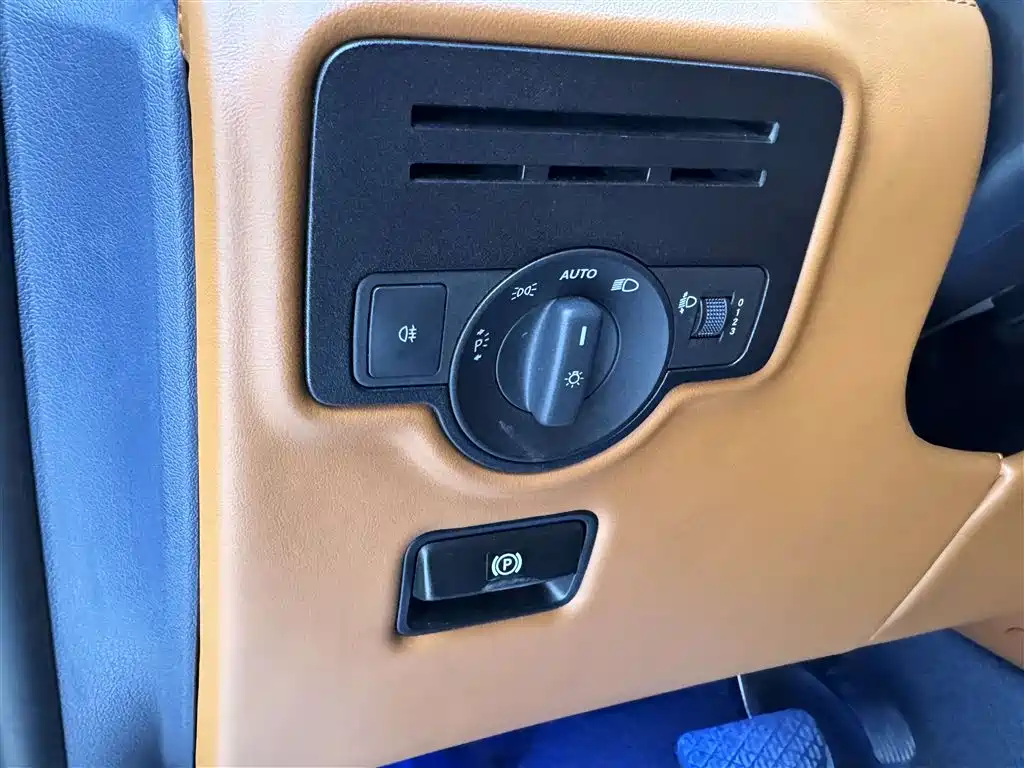 Mercedes-Benz Vito 2023 — фото 30
