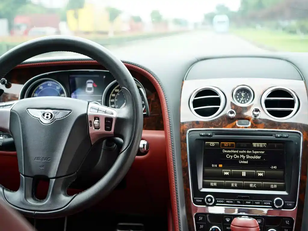 Bentley Continental 2014 — фото 15