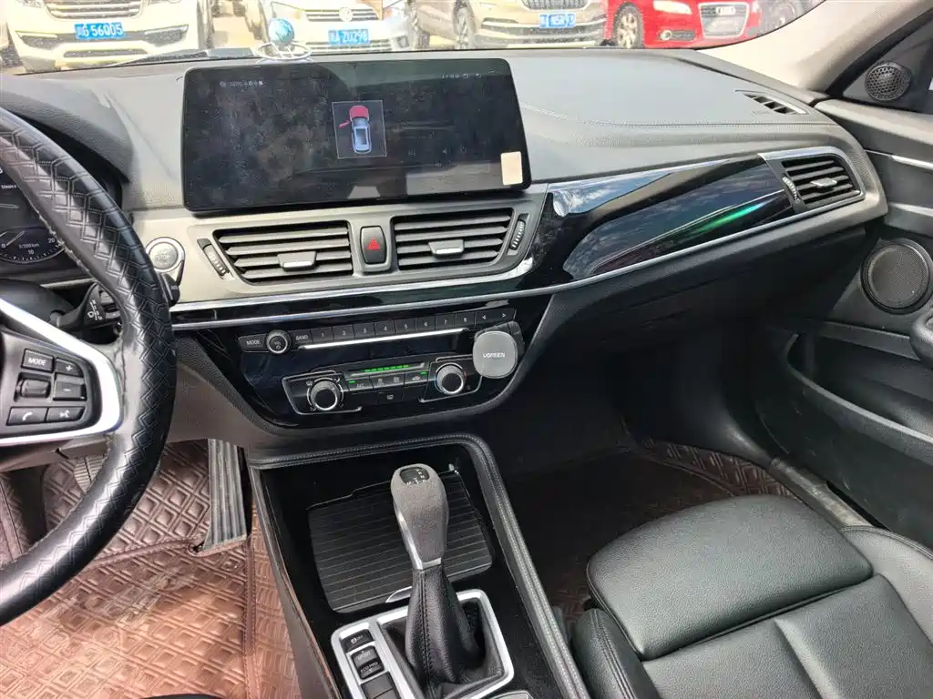 BMW 1 Series 2018 — фото 13