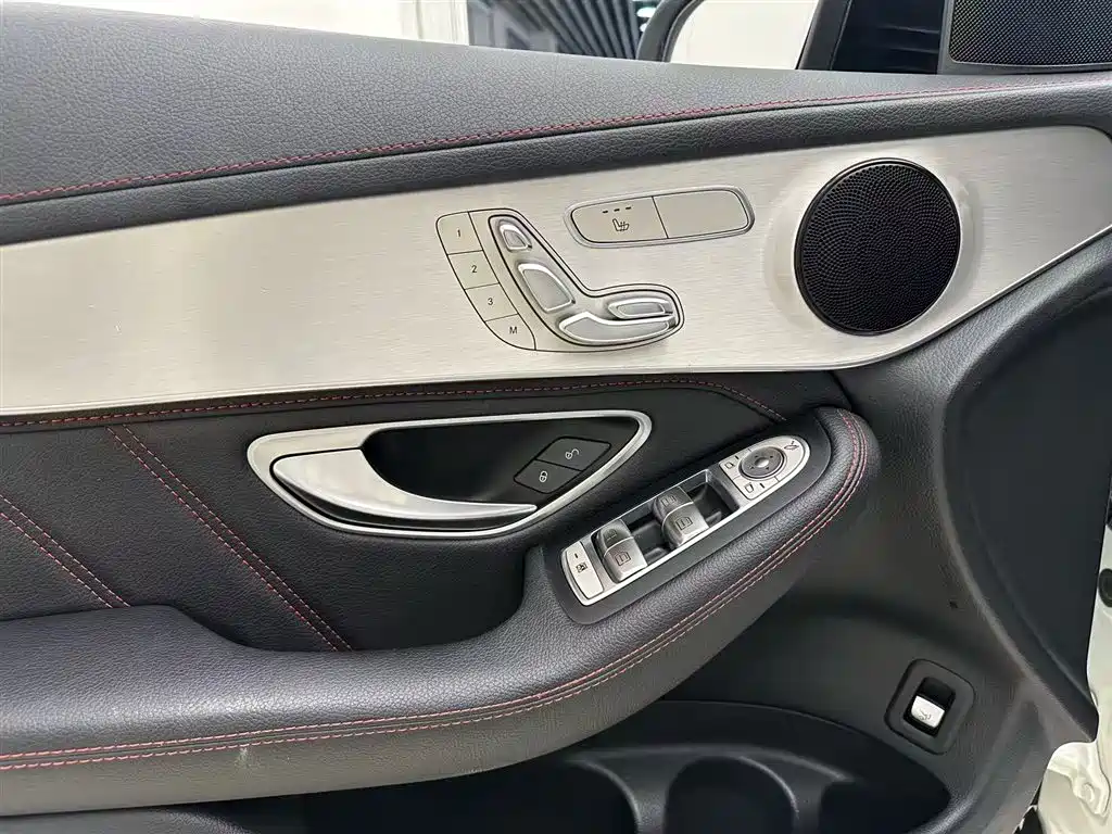 Mercedes-Benz GLC AMG 2018 — фото 13