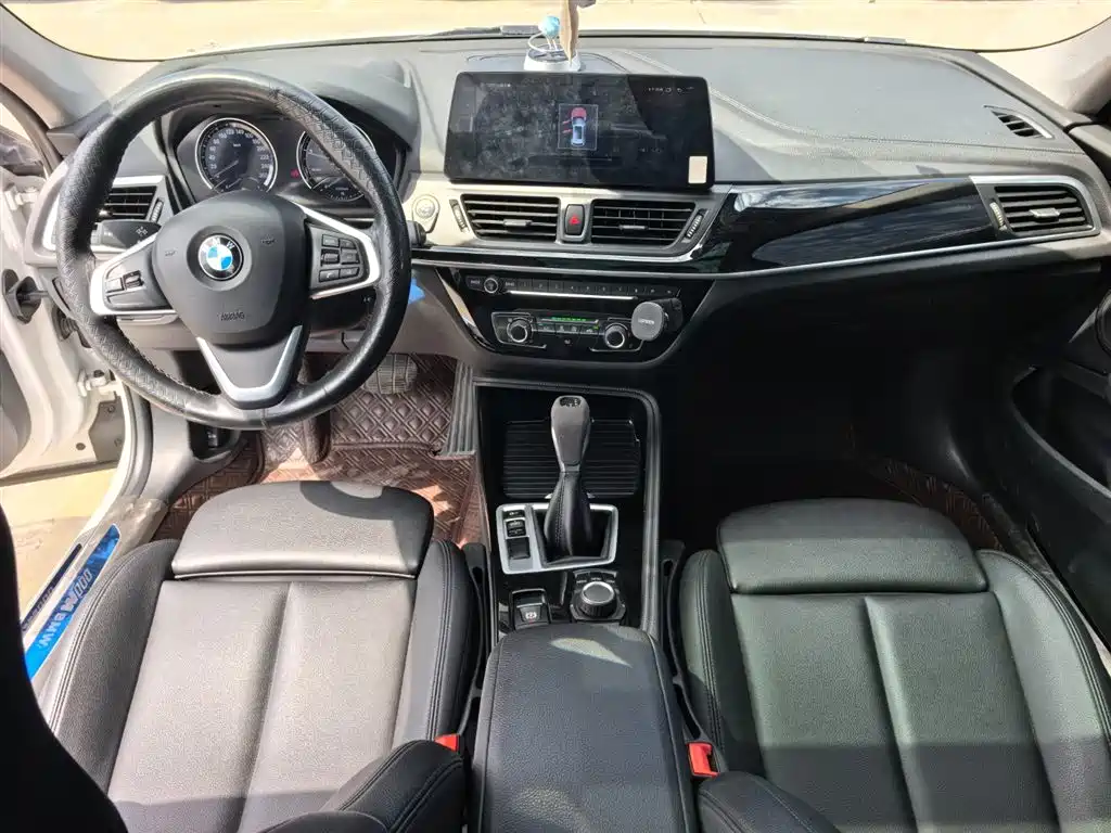 BMW 1 Series 2018 — фото 10