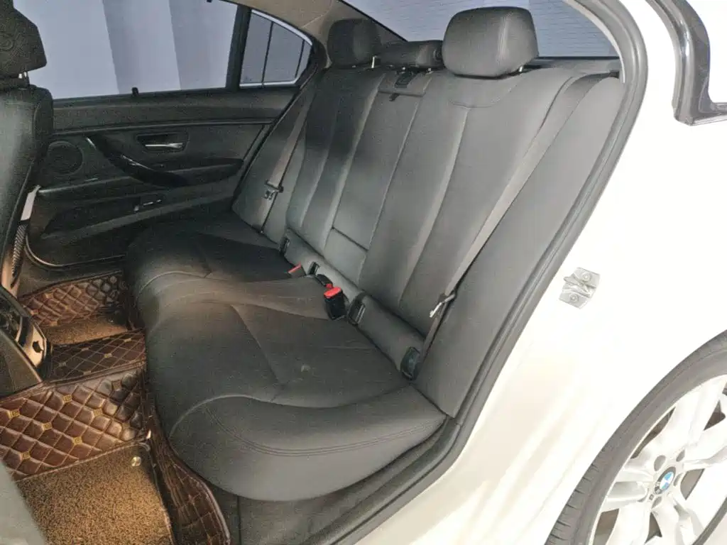 BMW 3 Series 2017 — фото 13