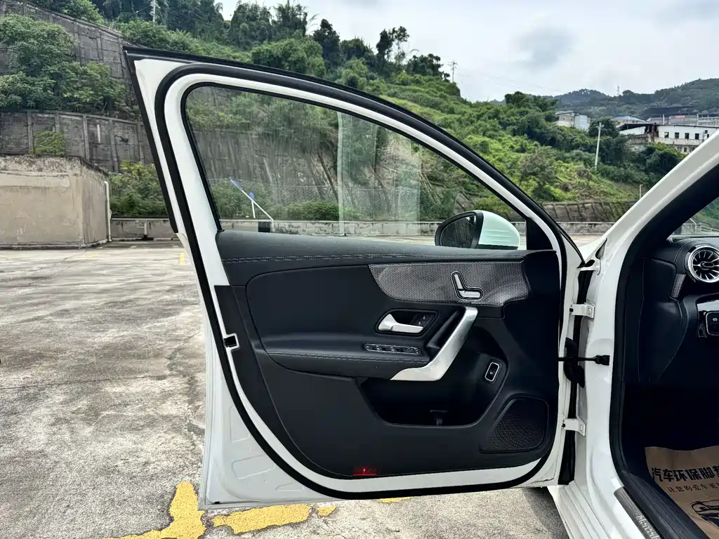 Mercedes-Benz A-Class 2023 — фото 9