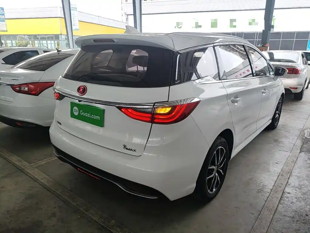 BYD MAX 2017
