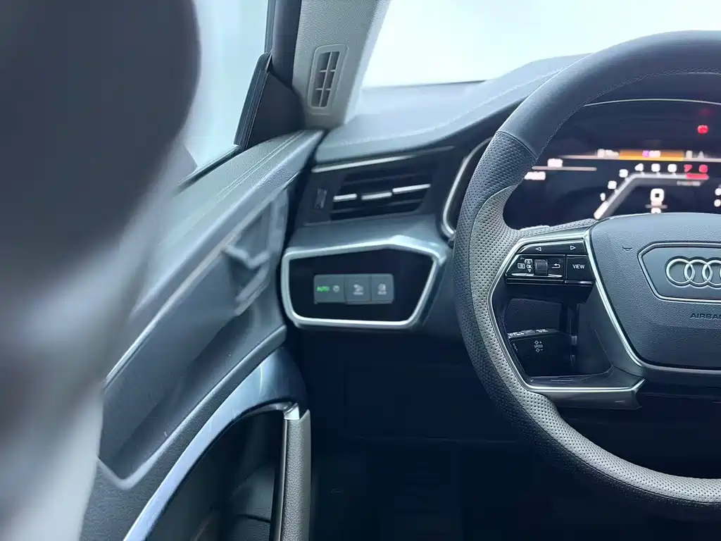 Audi A7L 2024 — фото 19