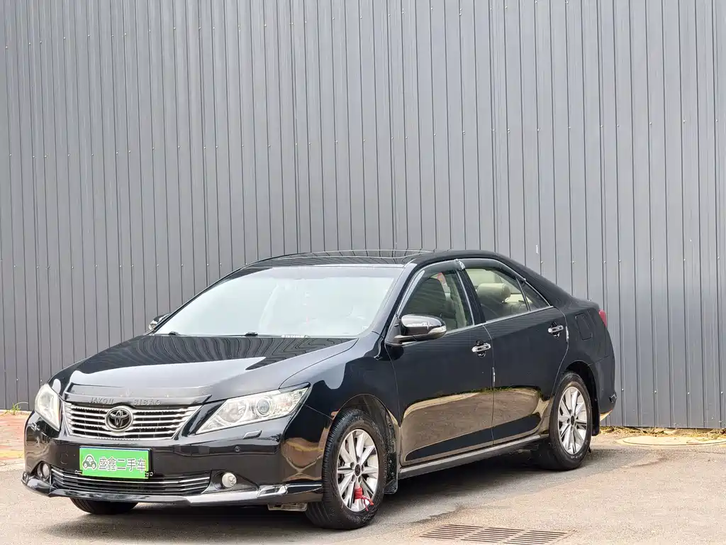 Toyota Camry 2014 — фото 1