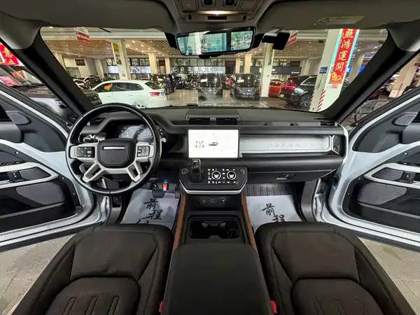 Land Rover Defender 2022